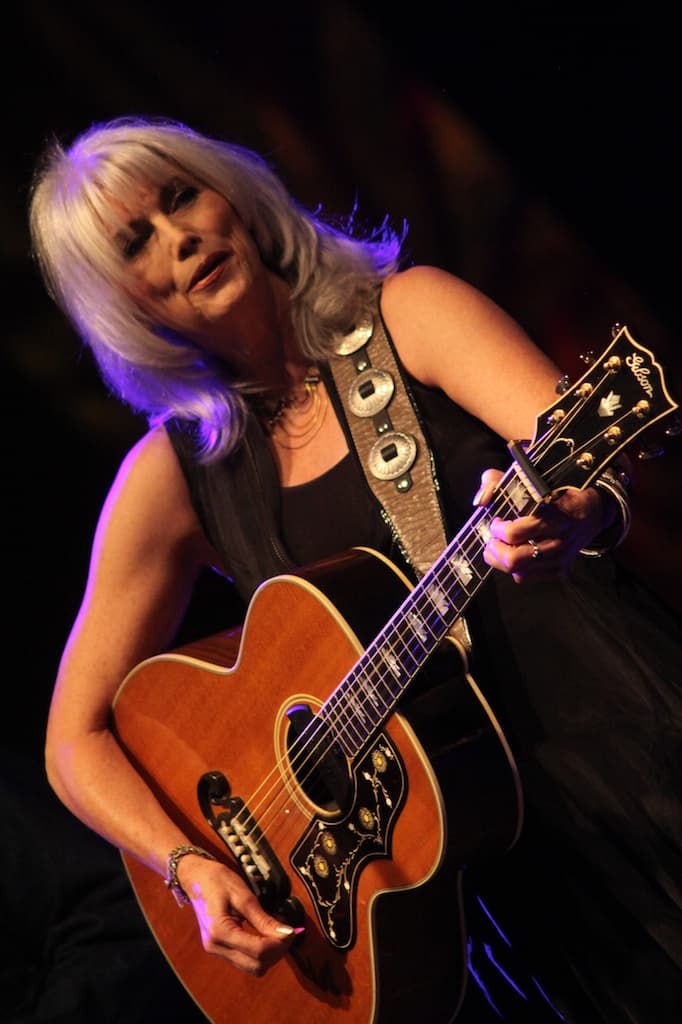 Emmylou Harris en concert au Greenbelt Harvest Picnic, Ontario, en 2011