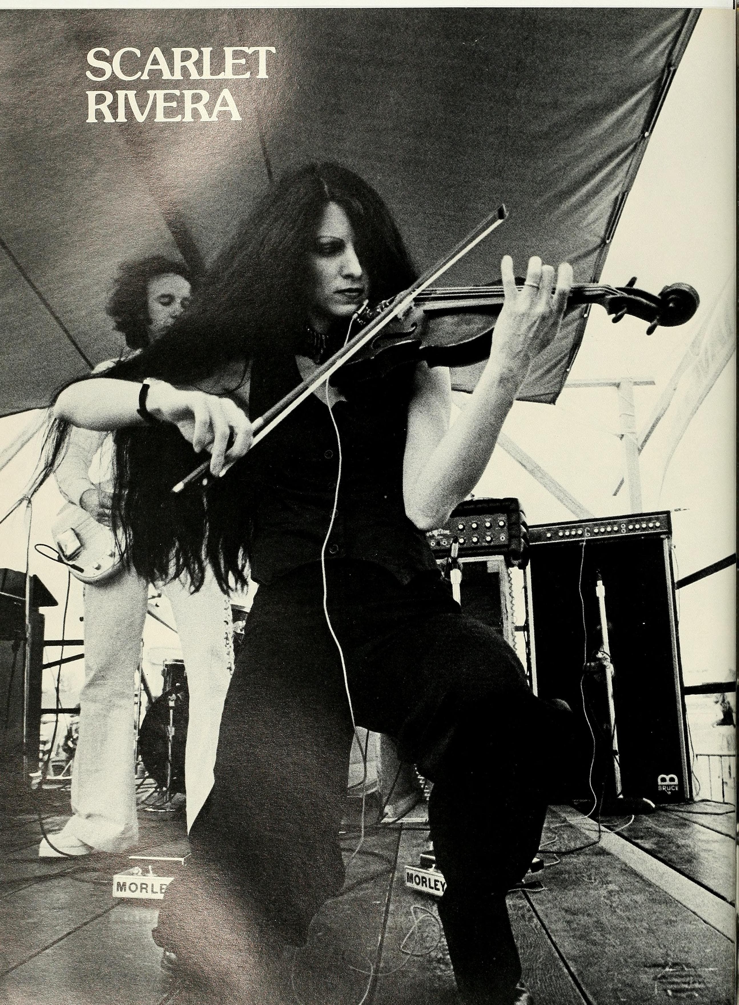 Scarlet Rivera au Jazz & Heritage Festival de La Nouvelle-Orléans, en 1976